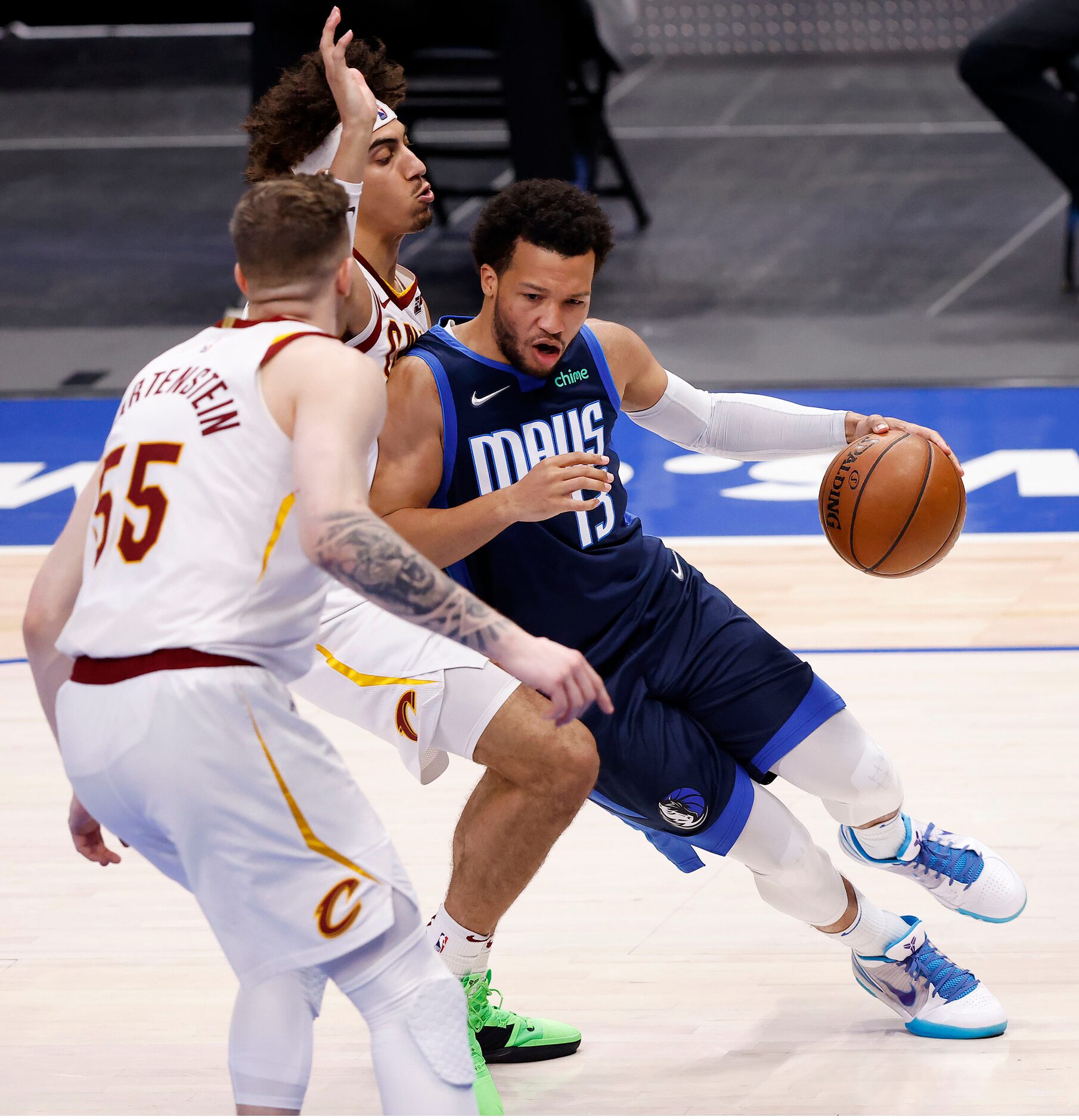 Dallas Mavericks guard Jalen Brunson (13) tries to get around Cleveland Cavaliers guard...