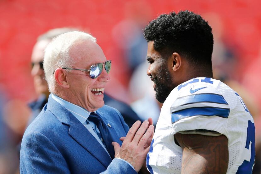 Dallas Cowboys owner and general manager Jerry Jones talks with Dallas Cowboys running back...