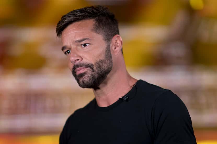 ARCHIVO - El cantante puertorriqueño Ricky Martin escucha peguntas en una entrevista en San...