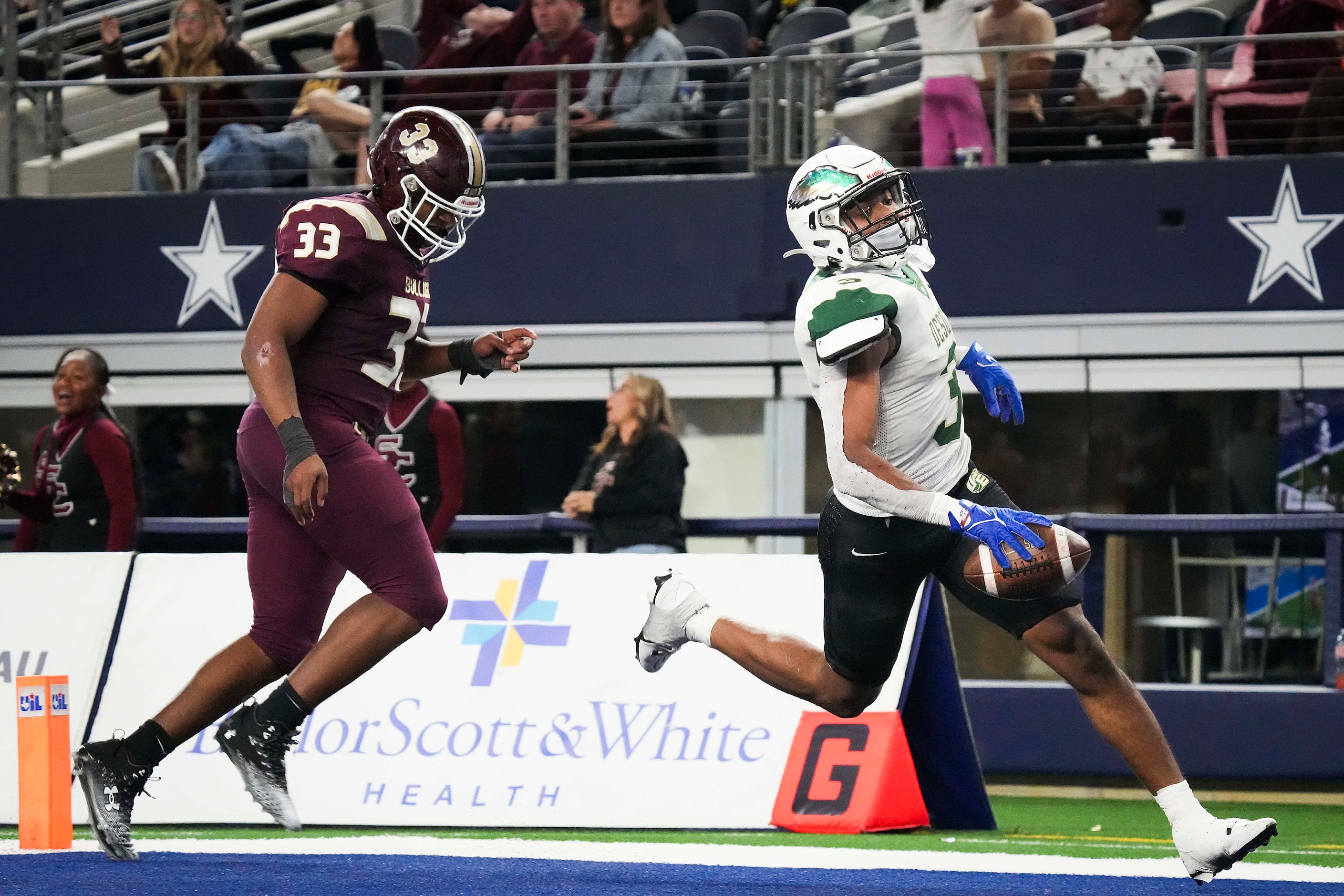 DeSoto linebacker Brandon Booker (3) returns a blocked punt for a touchdown past Humble...