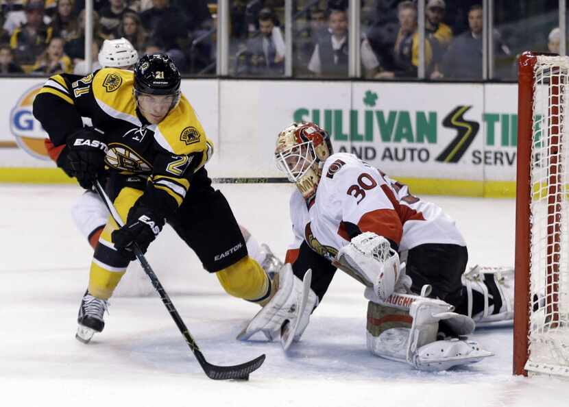 Boston Bruins left wing Loui Eriksson (21) handles the puck but cannot score against Ottawa...