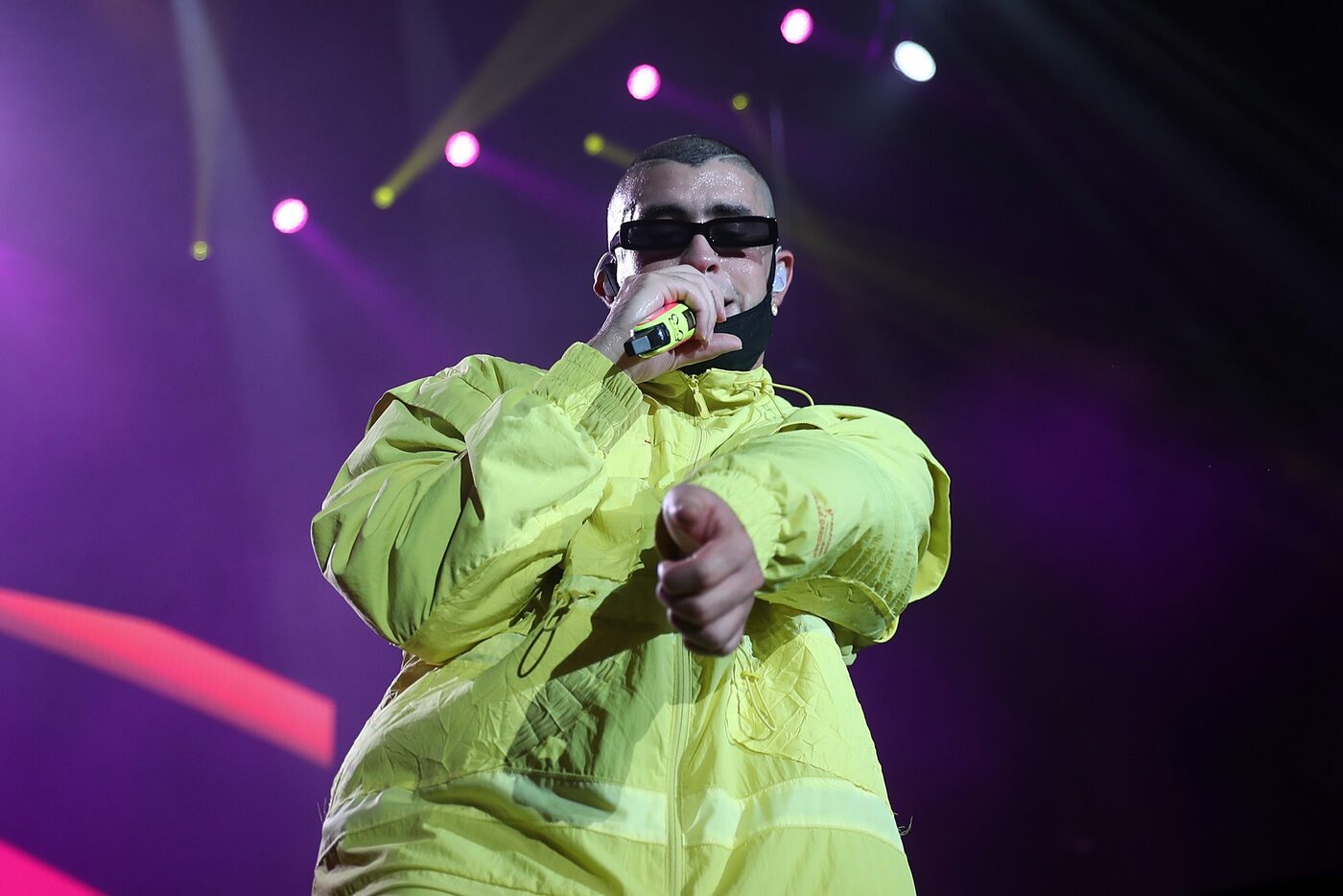 Bad Bunny durante su presentación en el Uforia Latino Mix Live  en Dallas 2019.