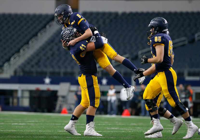 Highland Park quarterback Chandler Morris (5) is lifted by teammate Elliott Newsom (41)...