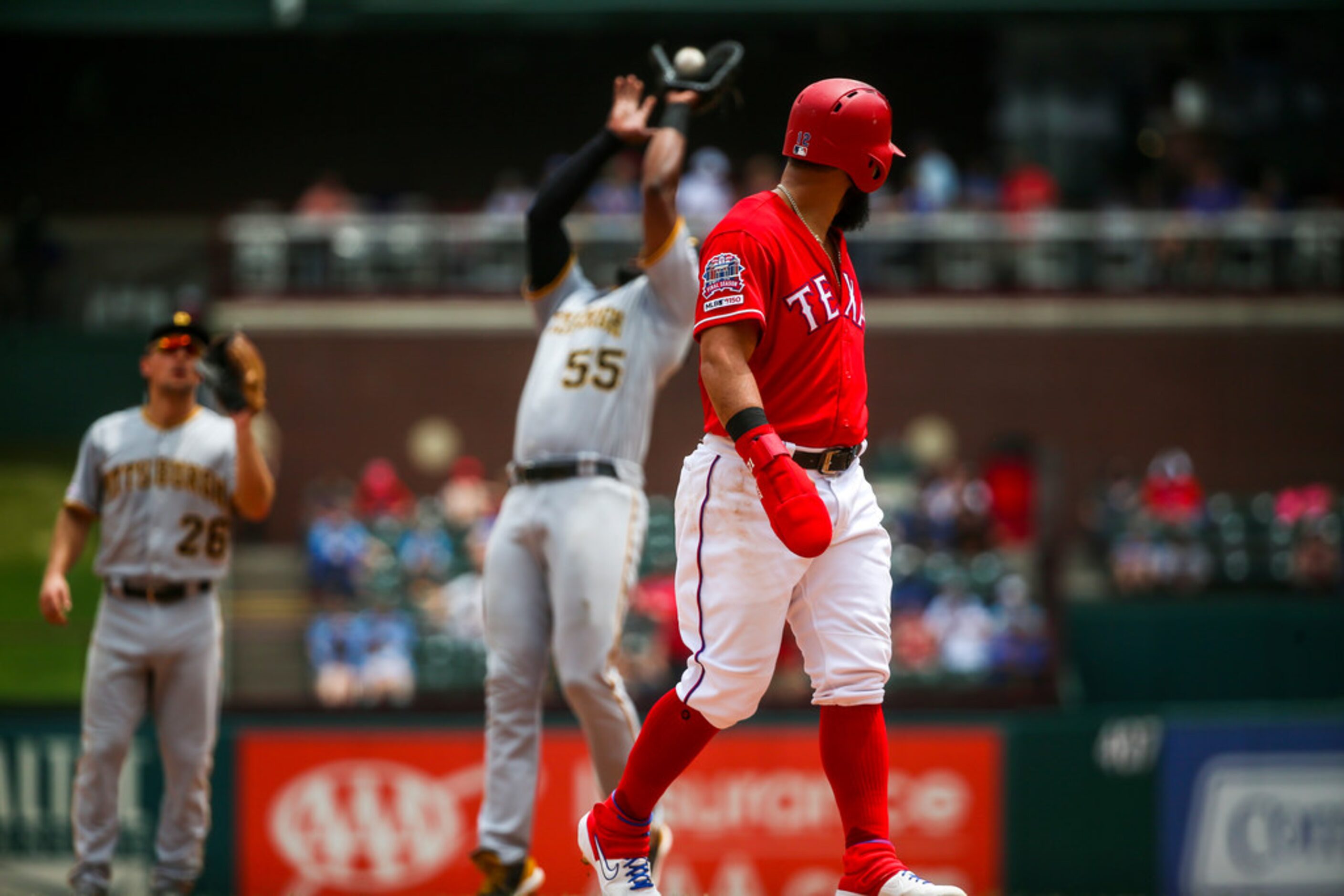 Texas Rangers left fielder Delino DeShields (3) looks back as Pittsburgh Pirates first...