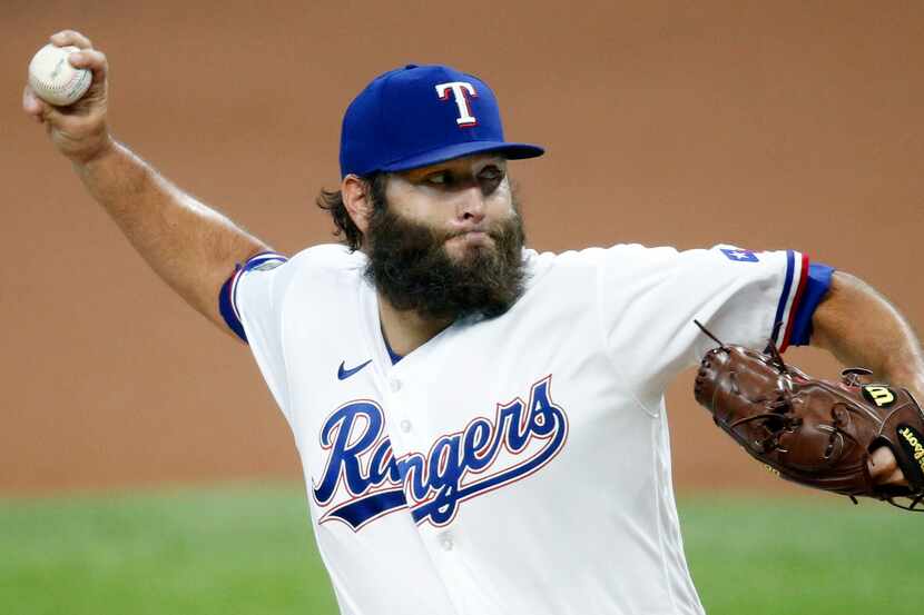 Texas Rangers starting pitcher Lance Lynn (35) throws to the Arizona Diamondbacks during the...