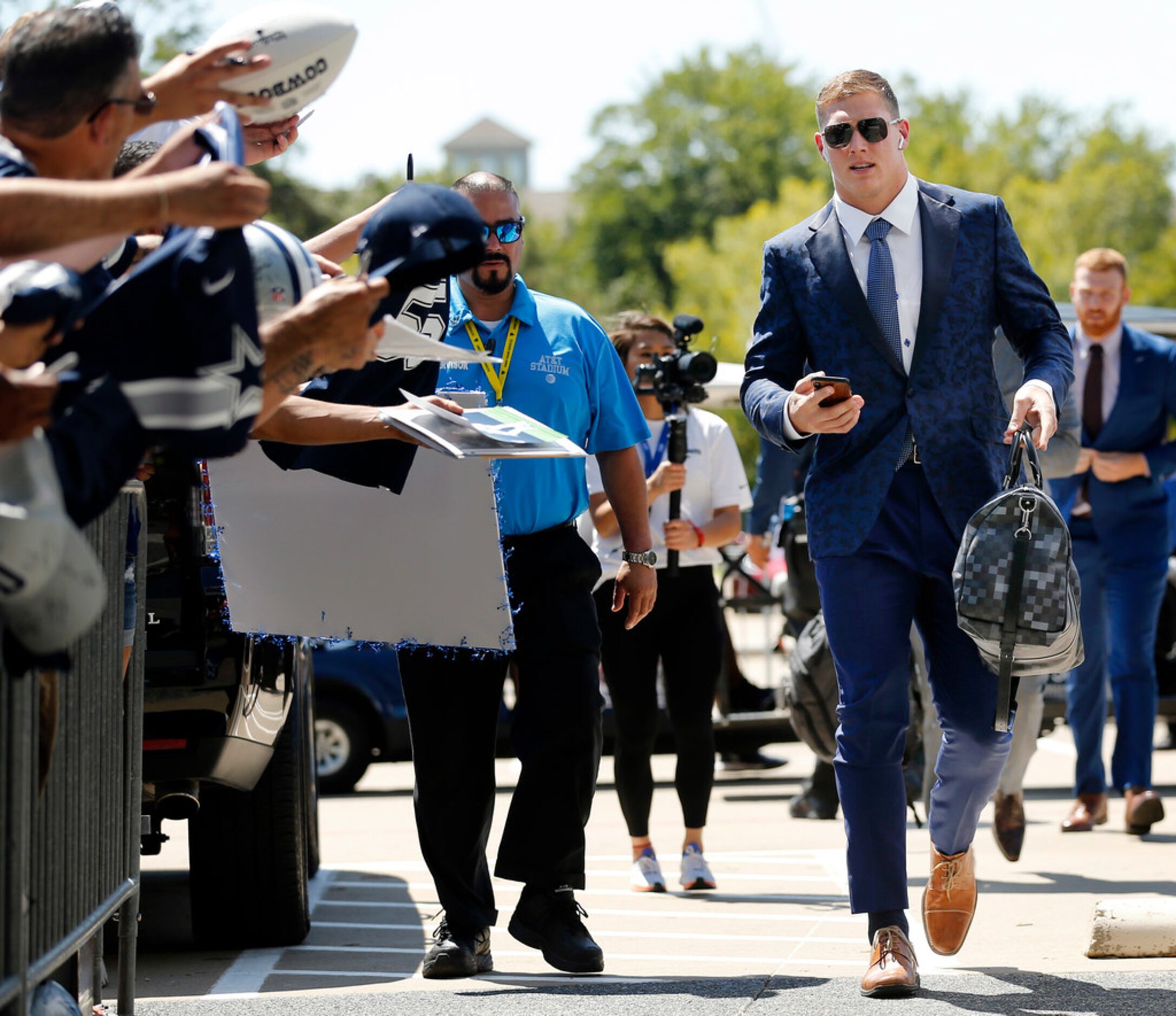 Dallas Cowboys outside linebacker Leighton Vander Esch Dallas arrives at AT&T Stadium in...