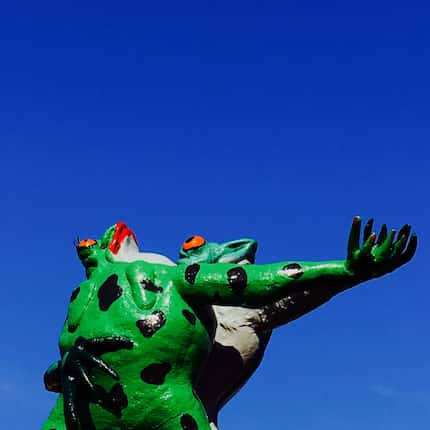 Artist Bob "Daddy-O" Wade created the 10-foot-tall frog sculptures in the early '80s.