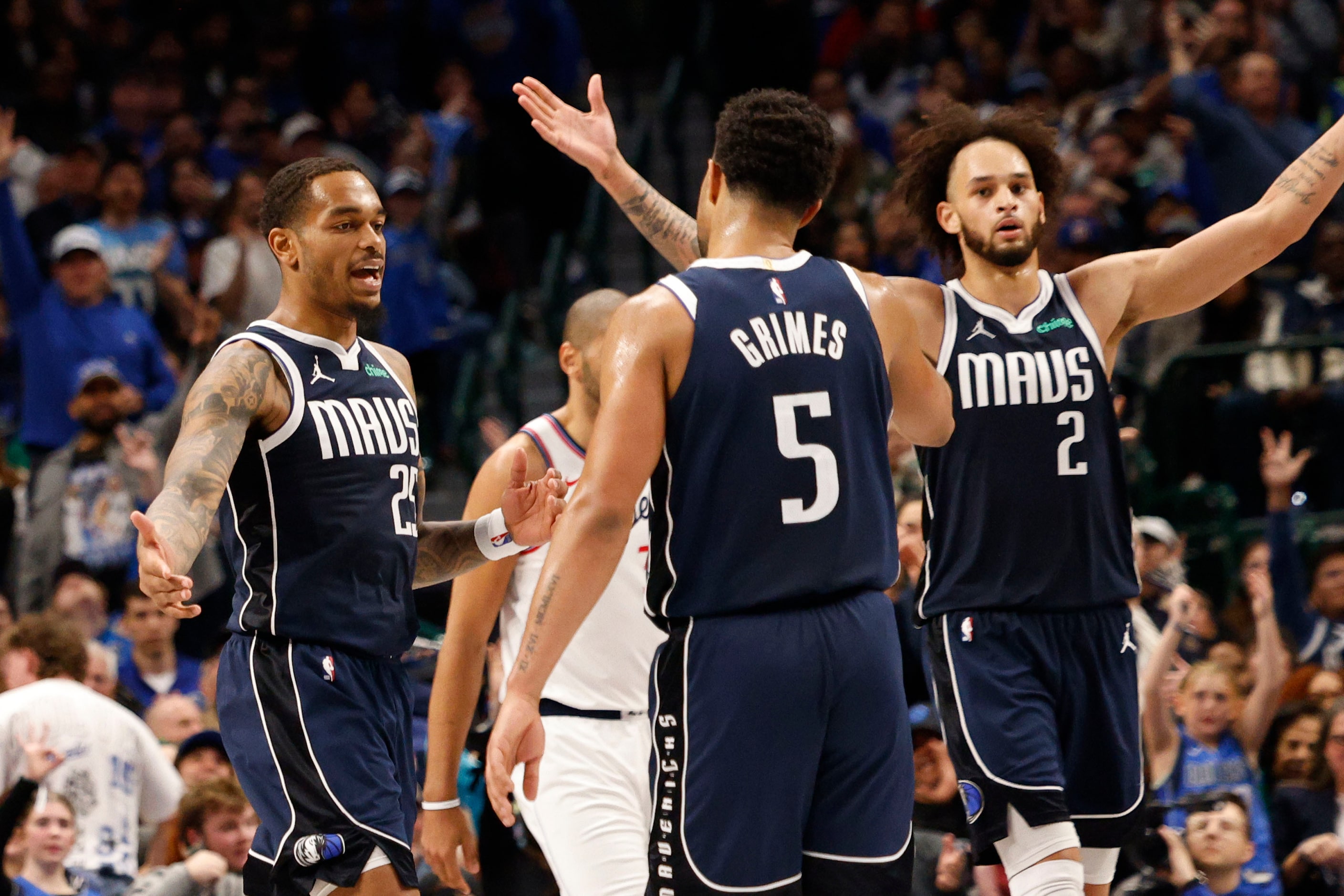 Dallas Mavericks forward P.J. Washington (25) celebrates with his teammates Dallas Mavericks...