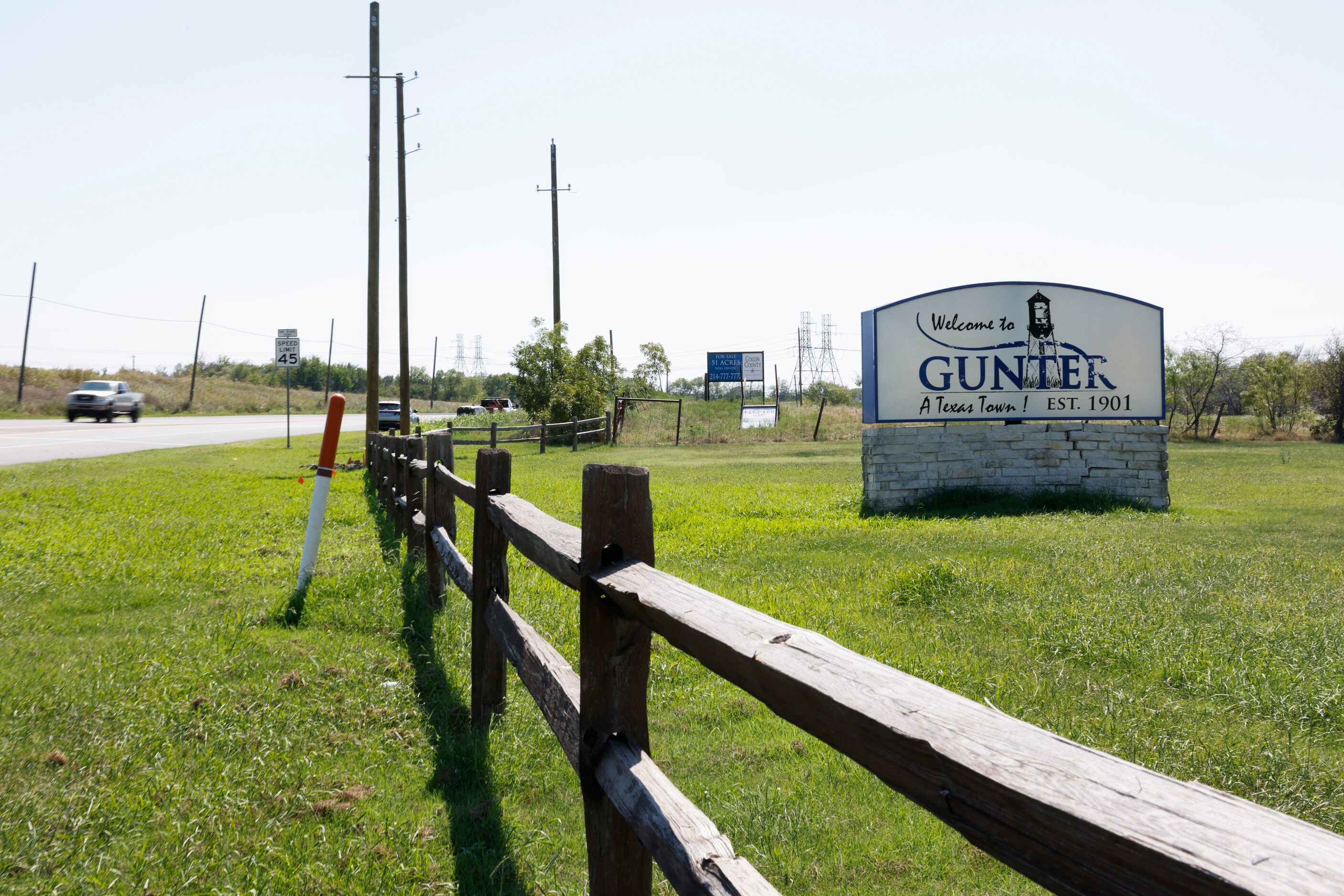 A welcome to Gunter sign along Preston Road also known as Highway 289 in Gunter.