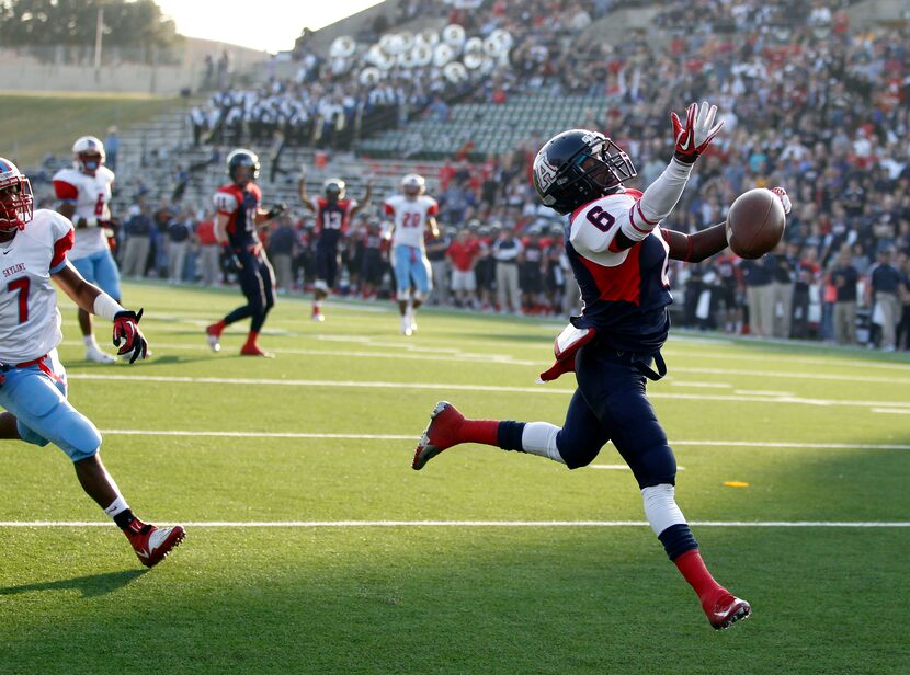 Allen's Kendall Clinton (6) reaches out for the ball in a game against Skyline during the...