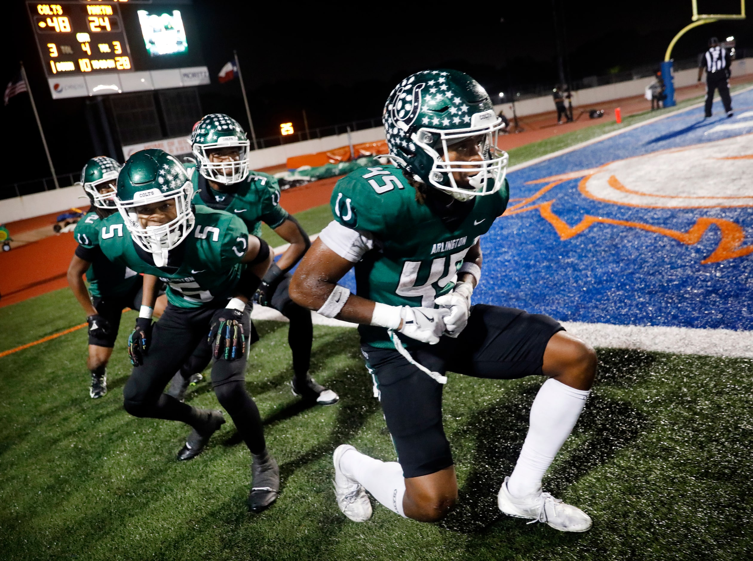 Arlington High wide receiver Isaiah Robertson (45) leads a line dance with teammates after...