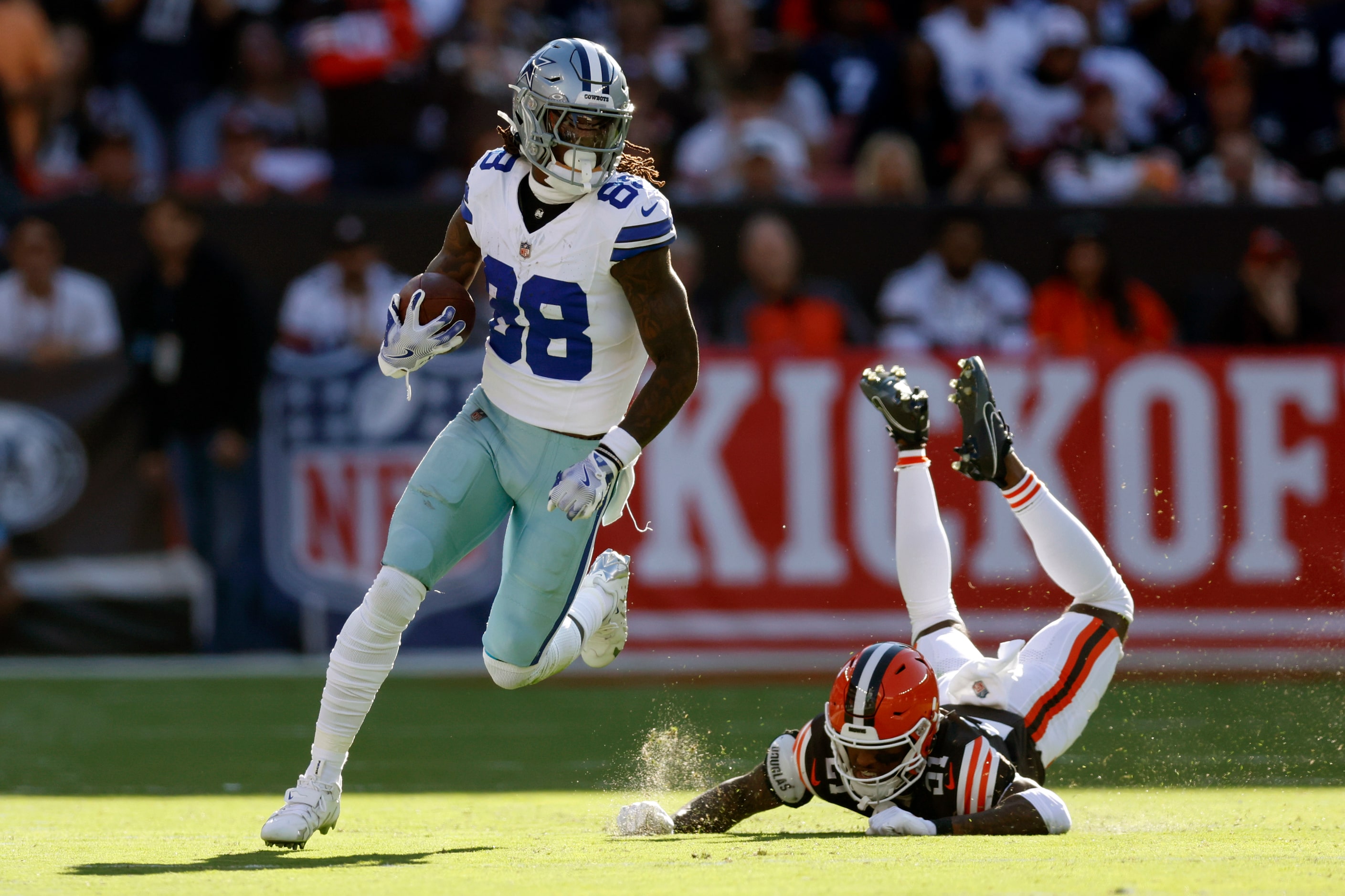 Dallas Cowboys wide receiver CeeDee Lamb (88) runs after a catch as Cleveland Browns...