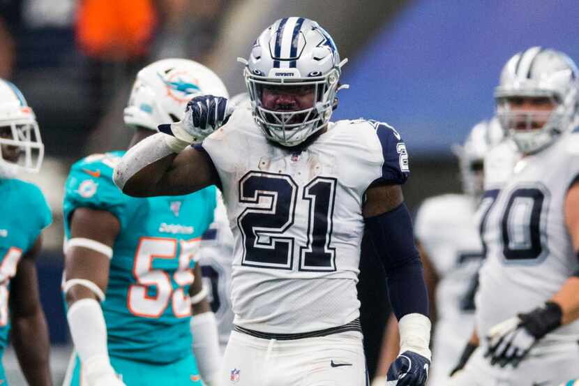 Dallas Cowboys running back Ezekiel Elliott (21) makes a "feed Zeke" motion after a first...