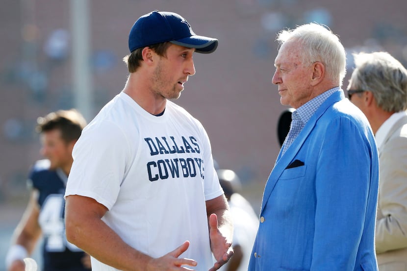Dallas Cowboys outside linebacker Sean Lee (50) talks to Dallas Cowboys owner and general...