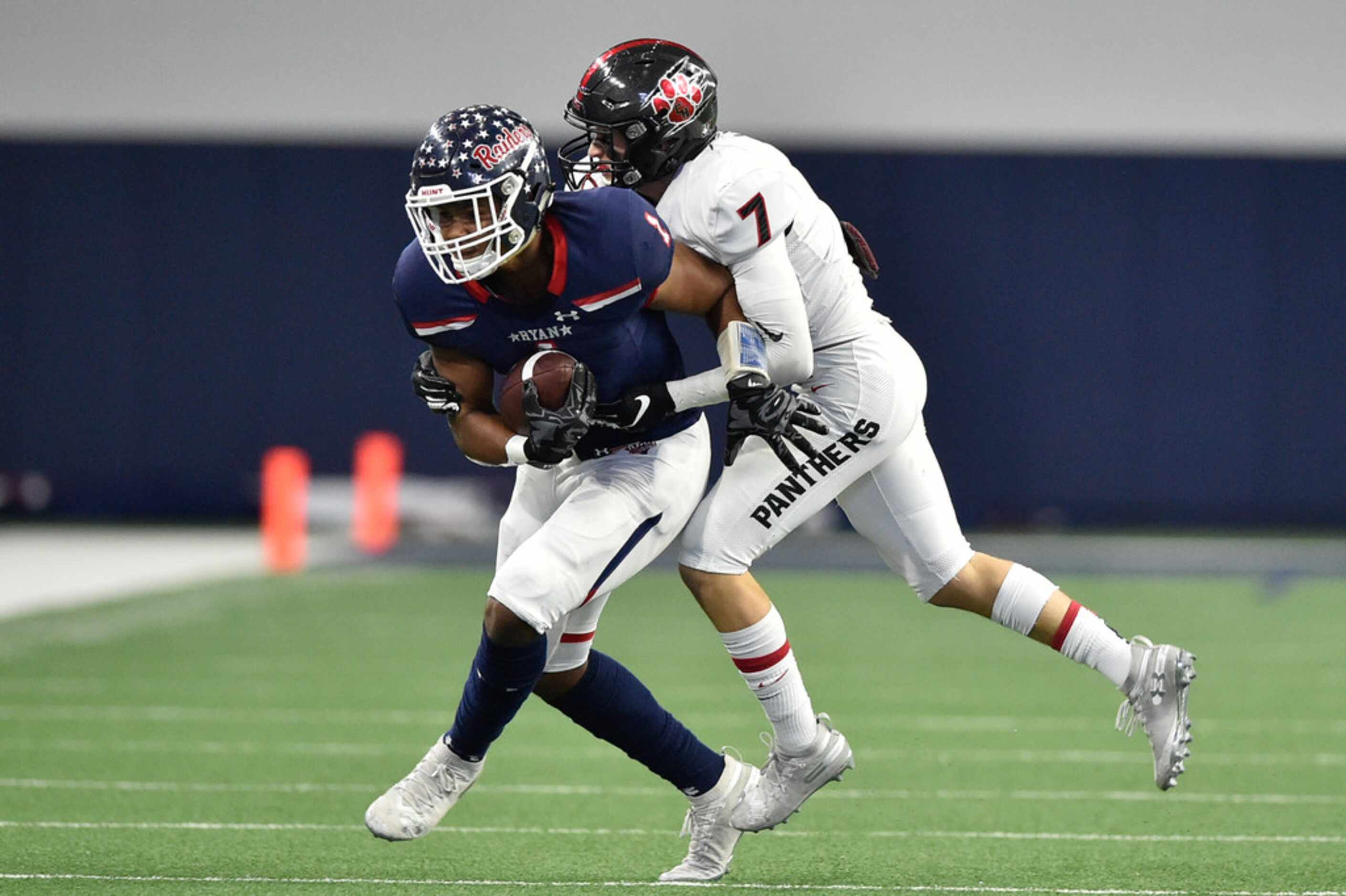 Denton Ryan vs. Colleyville Heritage.
Ryan wide receiver Ja'Tavion Sanders (1) runs after he...