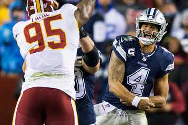 Washington Redskins defensive tackle Da'Ron Payne (95) tries to block a pass by Dallas...