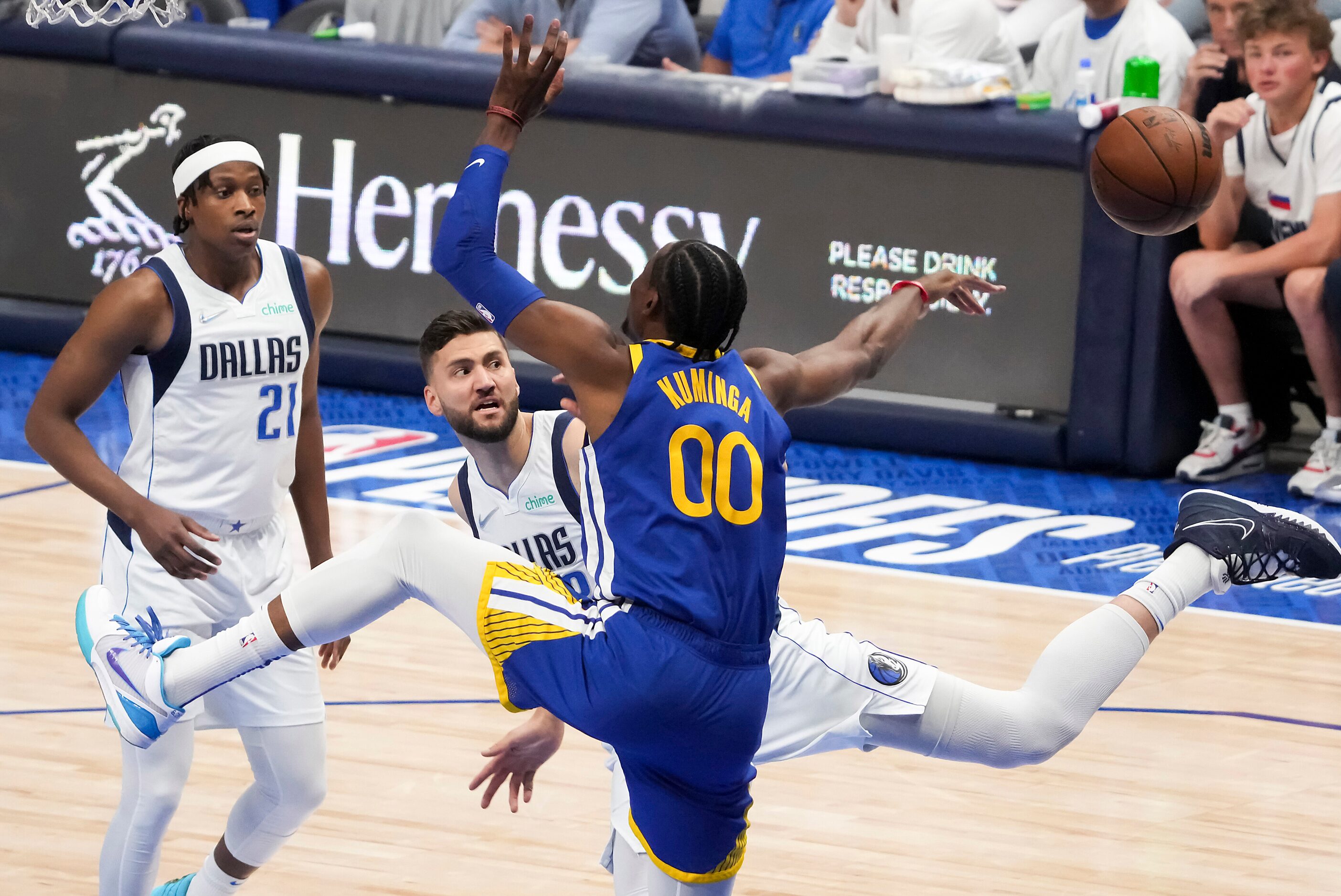 Golden State Warriors forward Jonathan Kuminga (00) is fouled by Dallas Mavericks forward...