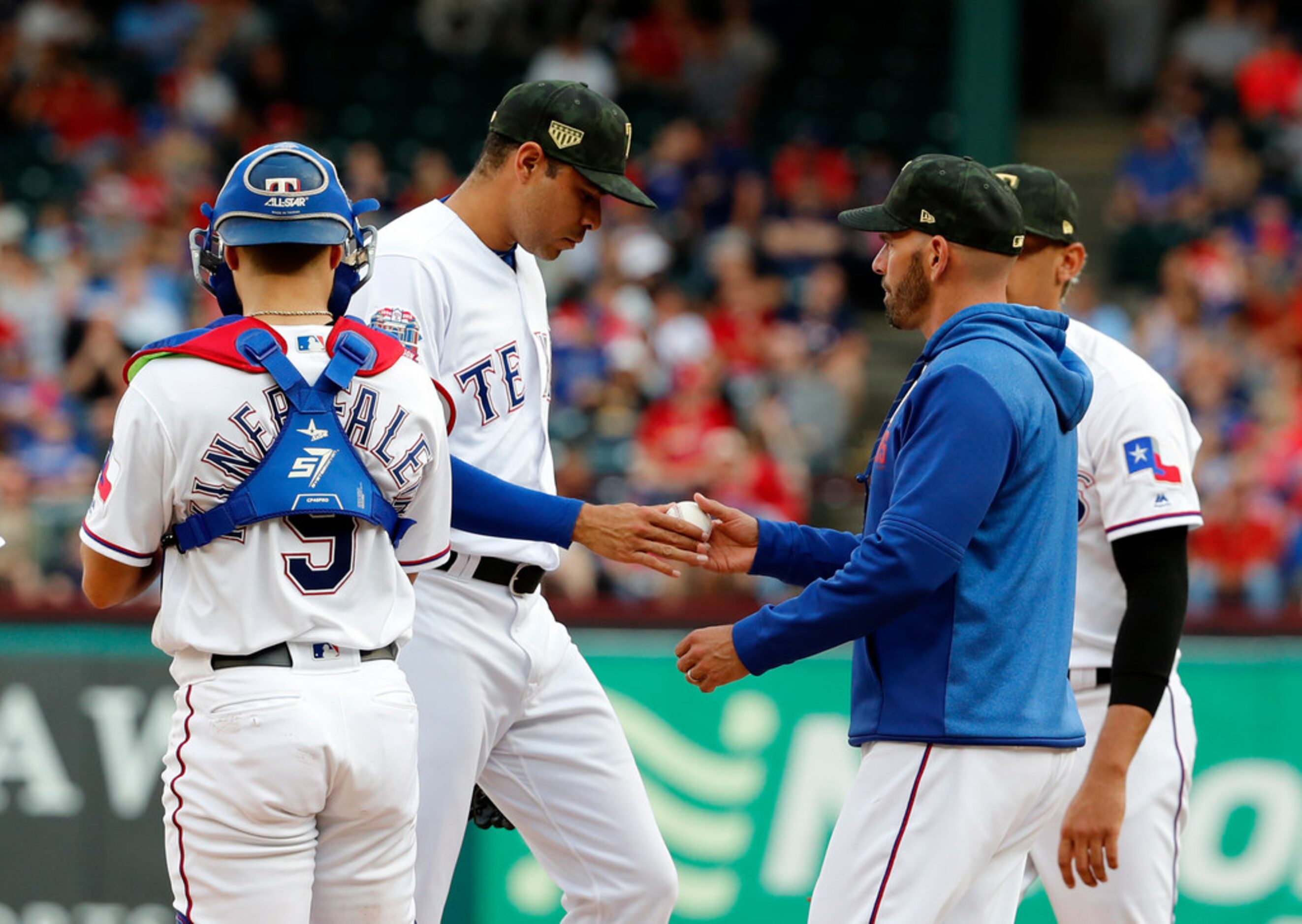 Texas Rangers' Isiah Kiner-Falefa (9) looks on as relief pitcher Jeanmar Gomez turns the...