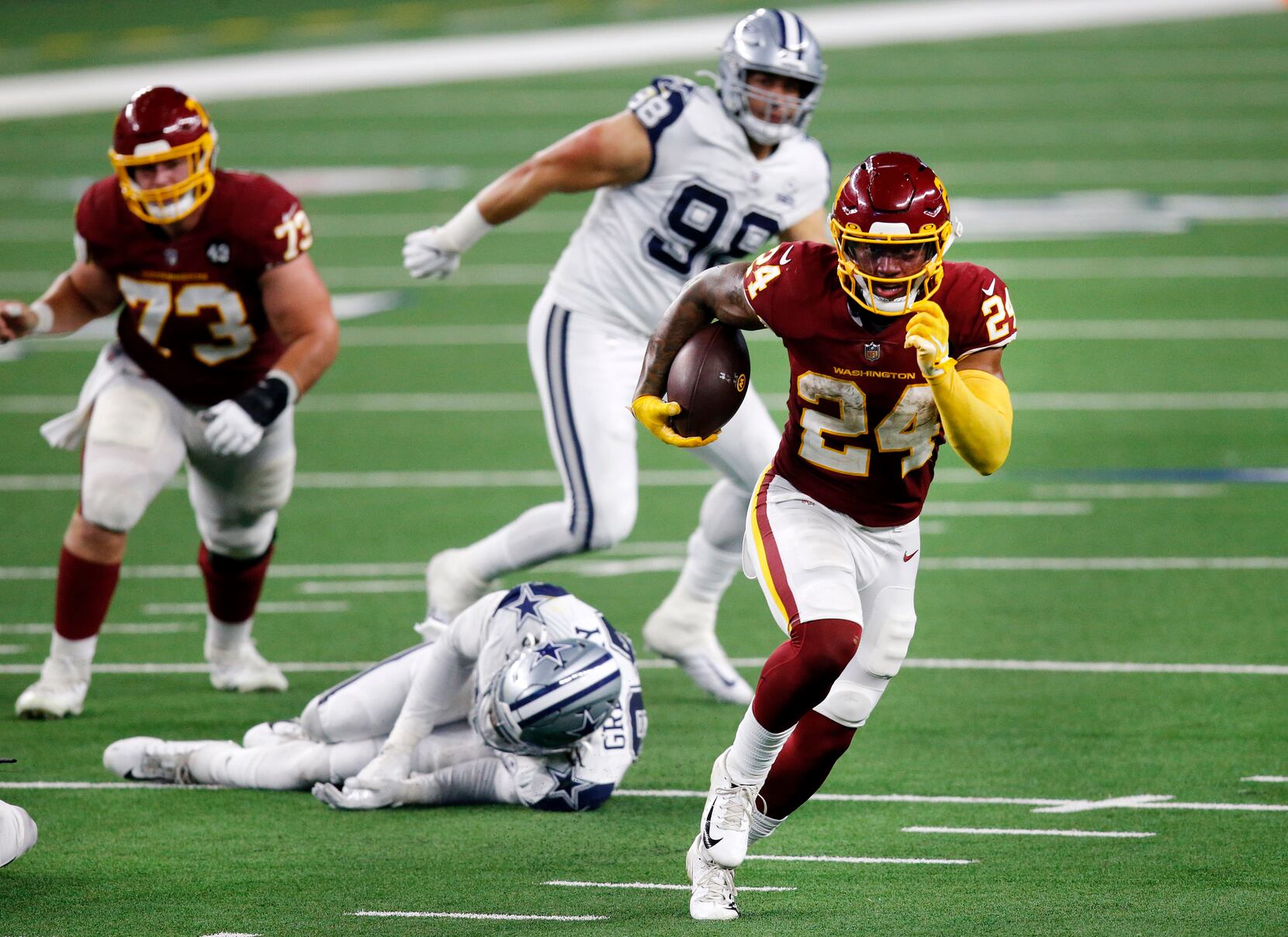 100+ Best Pics from Cowboys Thanksgiving trouncing of Washington