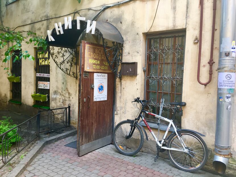 The Vse Svobodny bookstore is tucked away in a courtyard within a courtyard. 