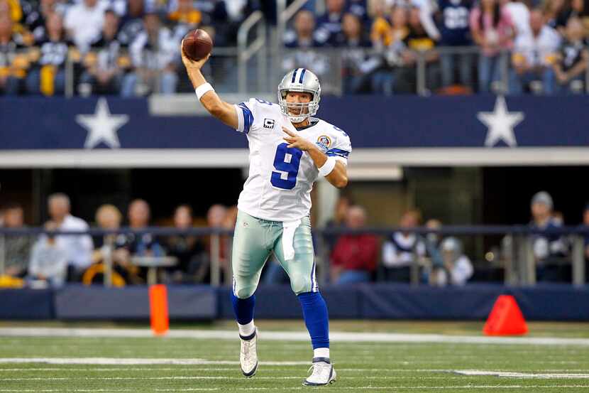 Dallas Cowboys quarterback Tony Romo (9) throws a first half pass against the Pittsburgh...