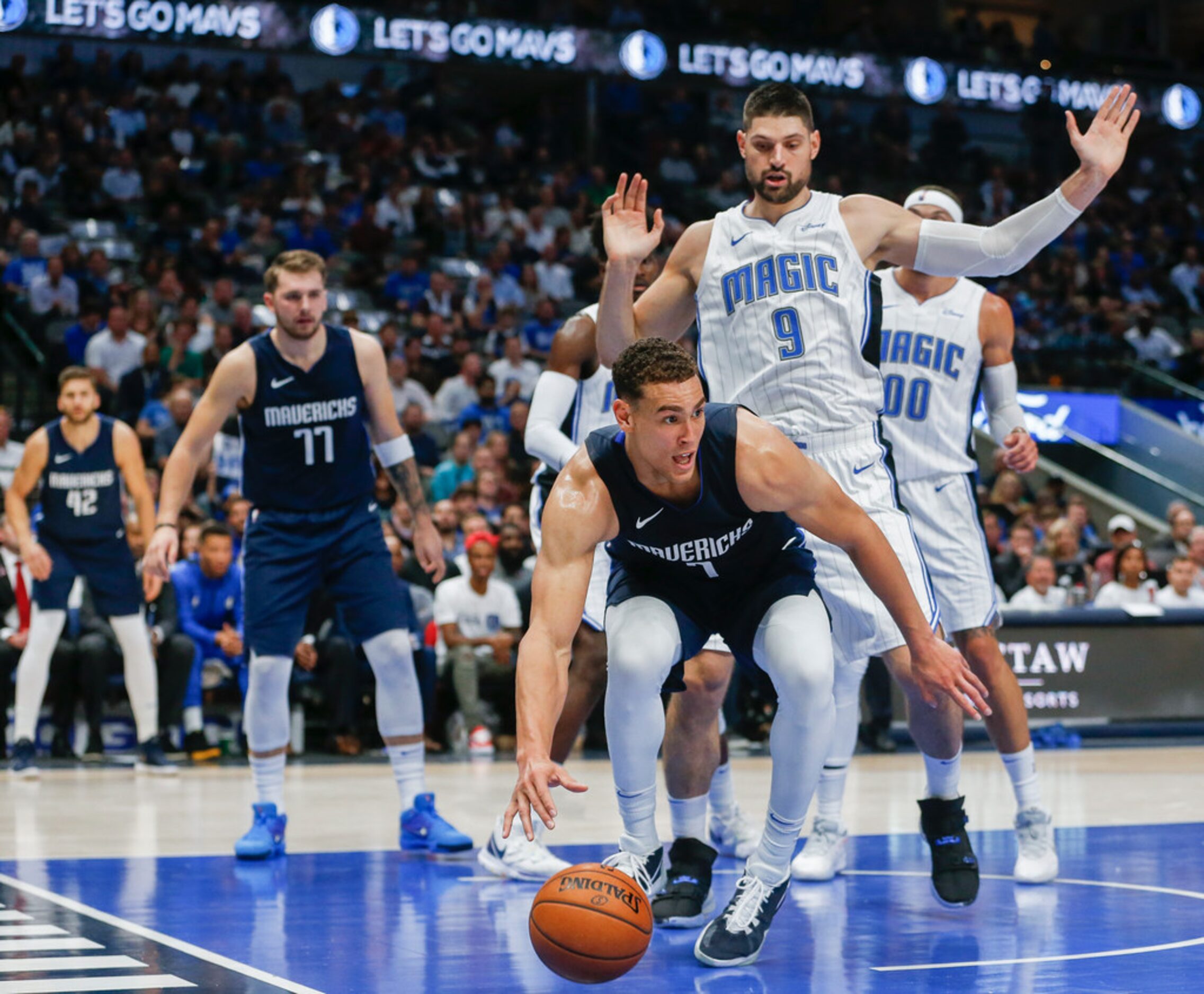 Dallas Mavericks forward Dwight Powell (7) recovers a loose ball during the second quarter...