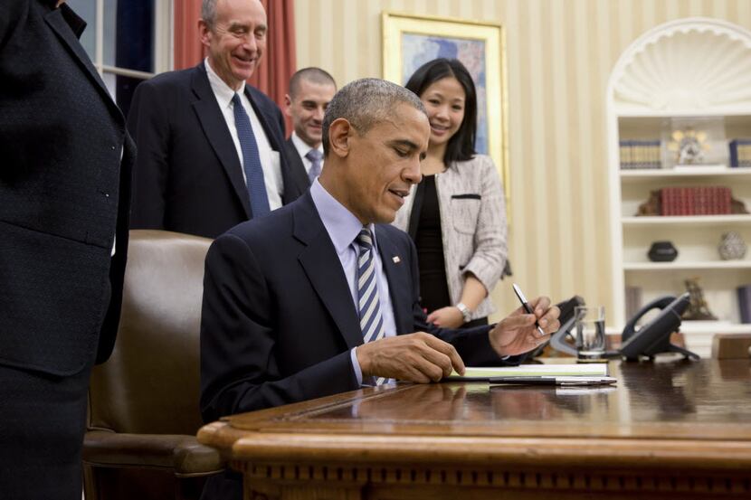  President Barack Obama signs letters commuting the criminal sentence of 95 federal...