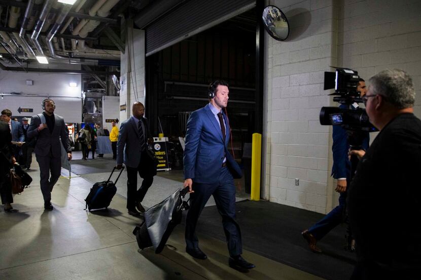Dallas Cowboys quarterback Tony Romo (9) arrives at Heinz Field before their game against...