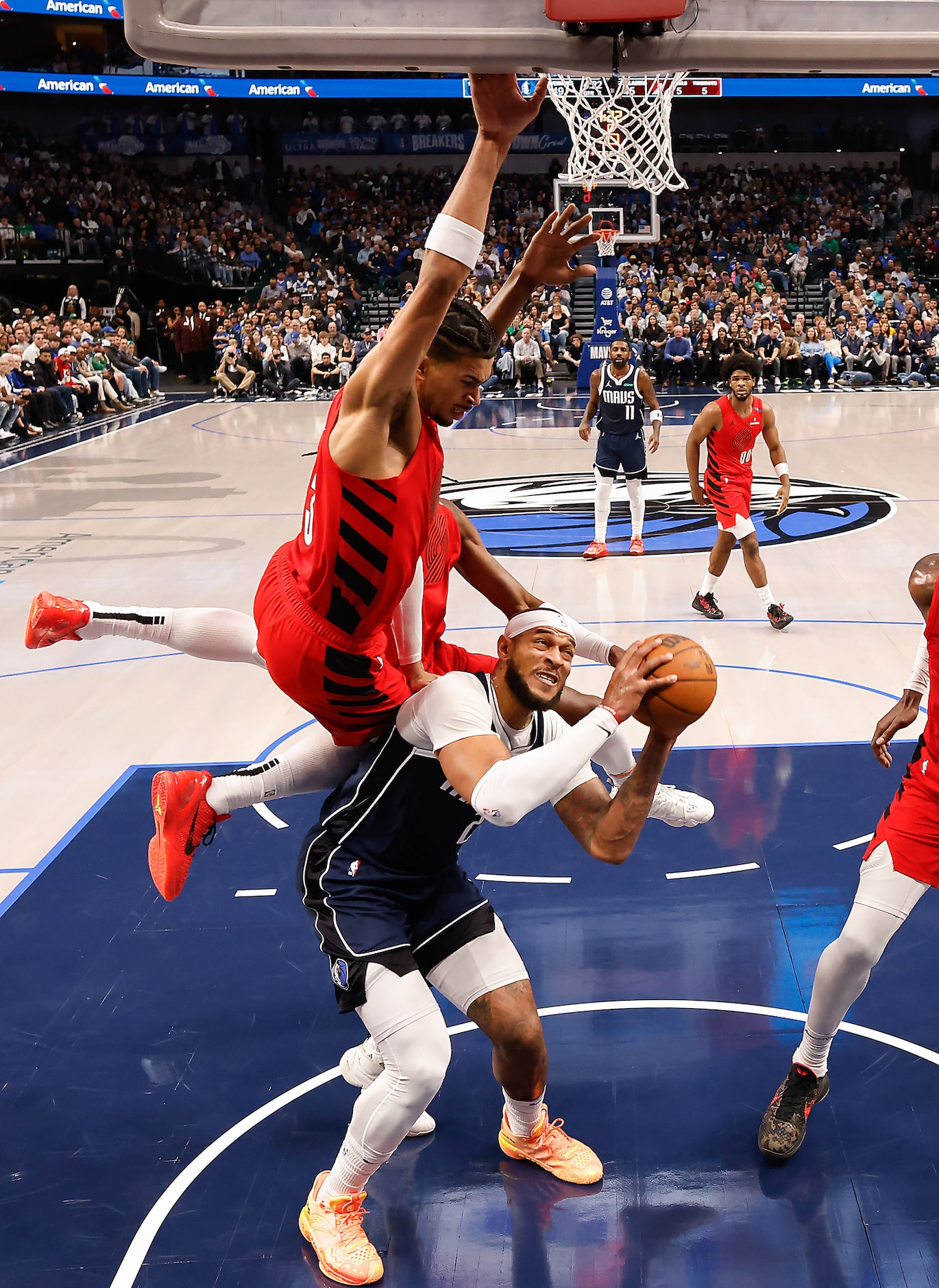 A pump fake by Dallas Mavericks center Daniel Gafford (21) gets Portland Trail Blazers...