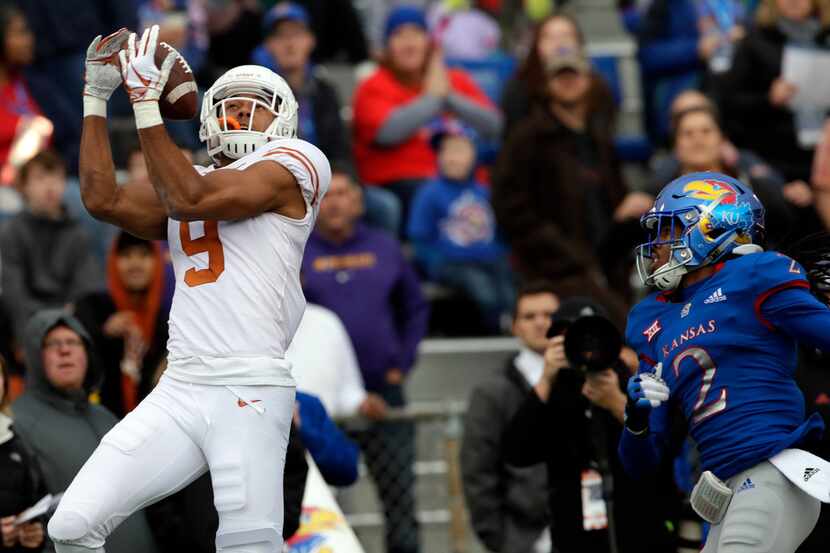 Texas wide receiver Collin Johnson (9) catches a Sam Ehlinger pass for a touchdown in front...