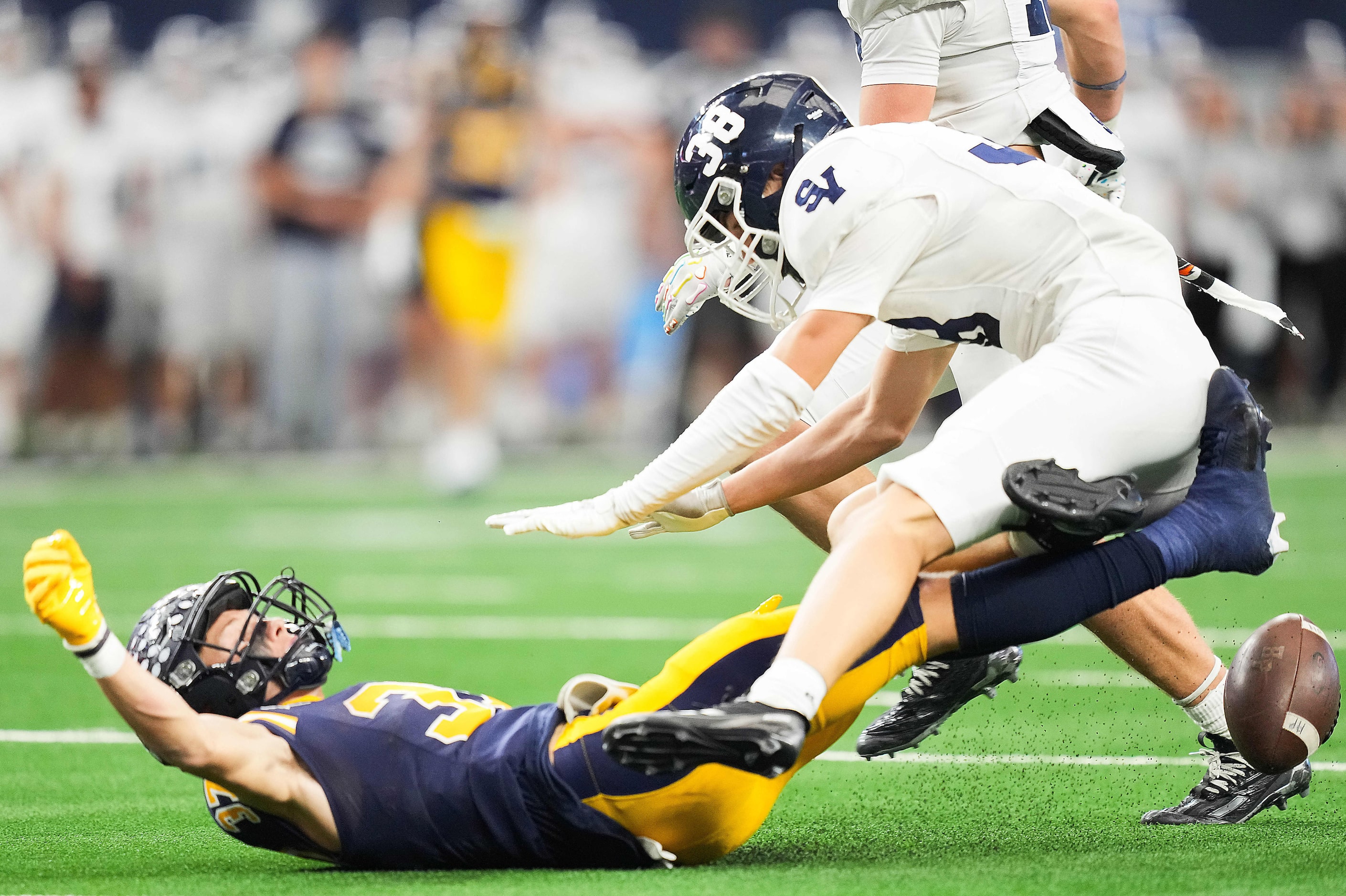 Highland Park's Cannon Bozman (37) can’t make a catch as Smithson Valley's Hunter Haug (38)...