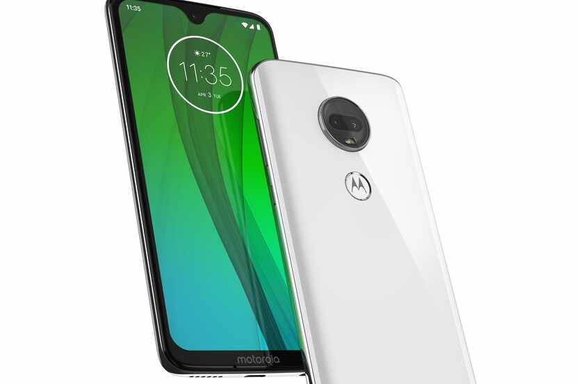 The front and back of the Motorola Moto G7
