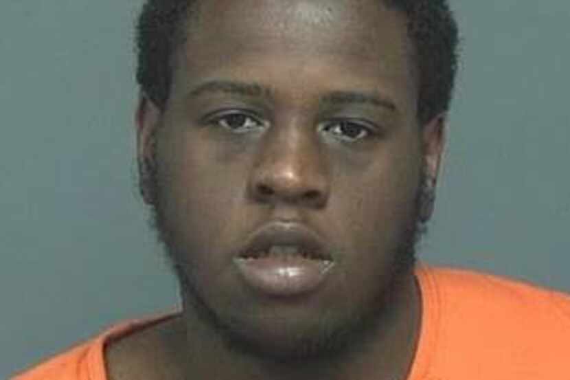 Rodrick Fridia, de 21 años, de Cedar Hill, ha sido acusado de robo agravado después de un...