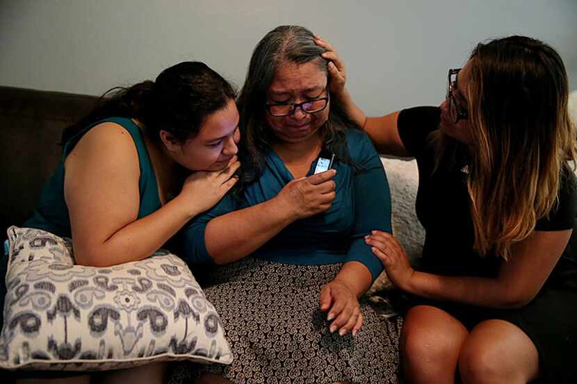 Elia Rosas (centro), es acompañada por dos de sus hijas, al recibir la noticia de la...