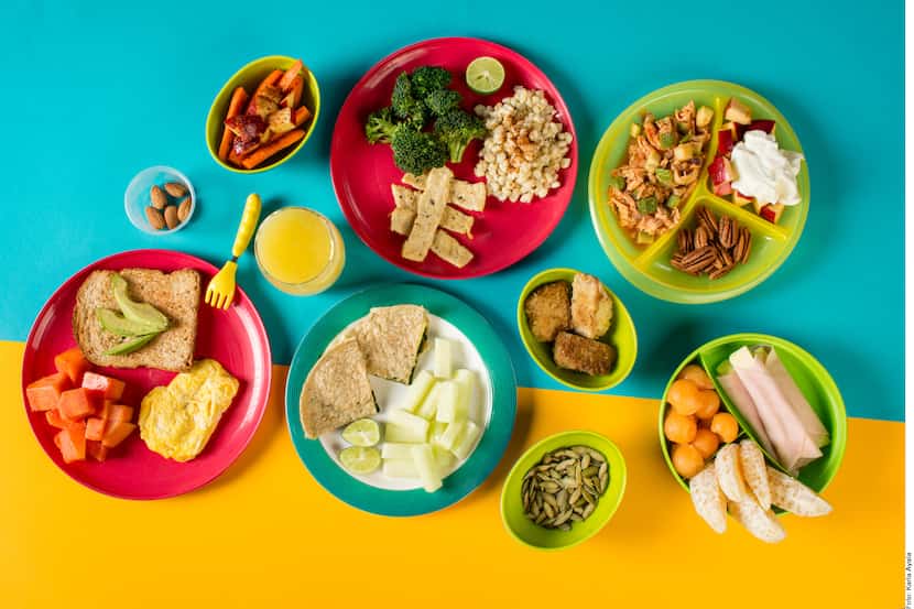 Foto de distintos platillos con verduras, frutas, granos y carnes.