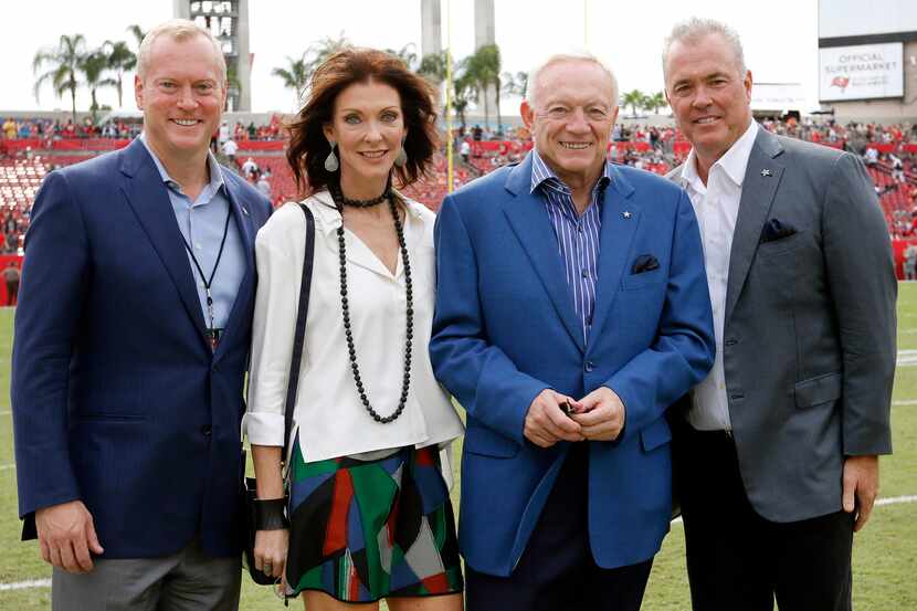 Dallas Cowboys owner Jerry Jones with his children (from left) Jerry Jones Jr., Charlotte...