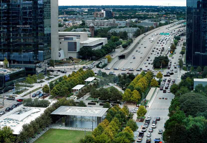 Woodall Rodgers Freeway (top) flows under Klyde Warren Park in downtown Dallas, Thursday,...