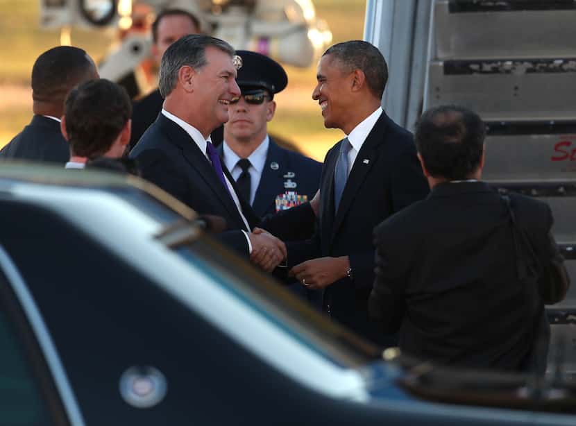 Mayor Mike Rawlings greets President Barack Obama at Love Field.