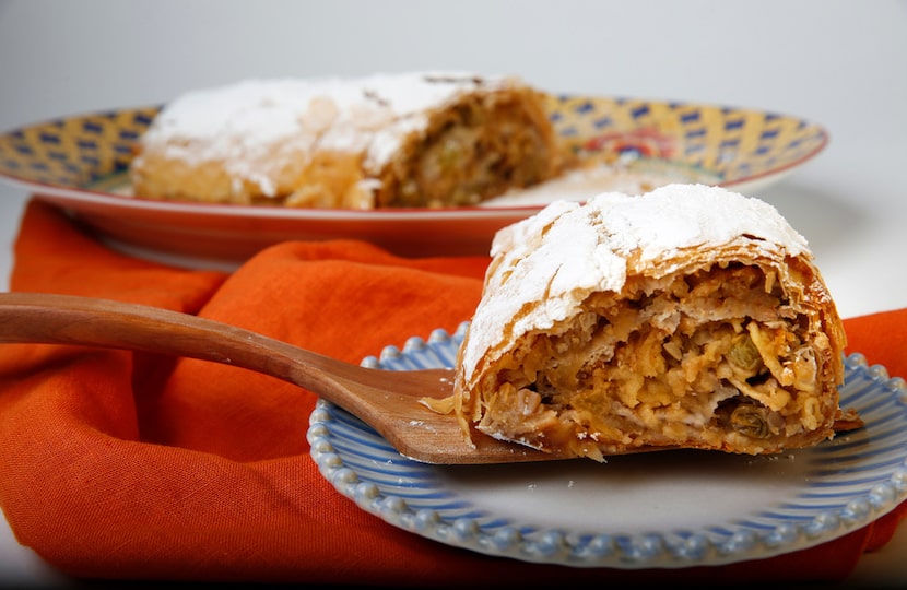 Stara Mama Apple Strudel