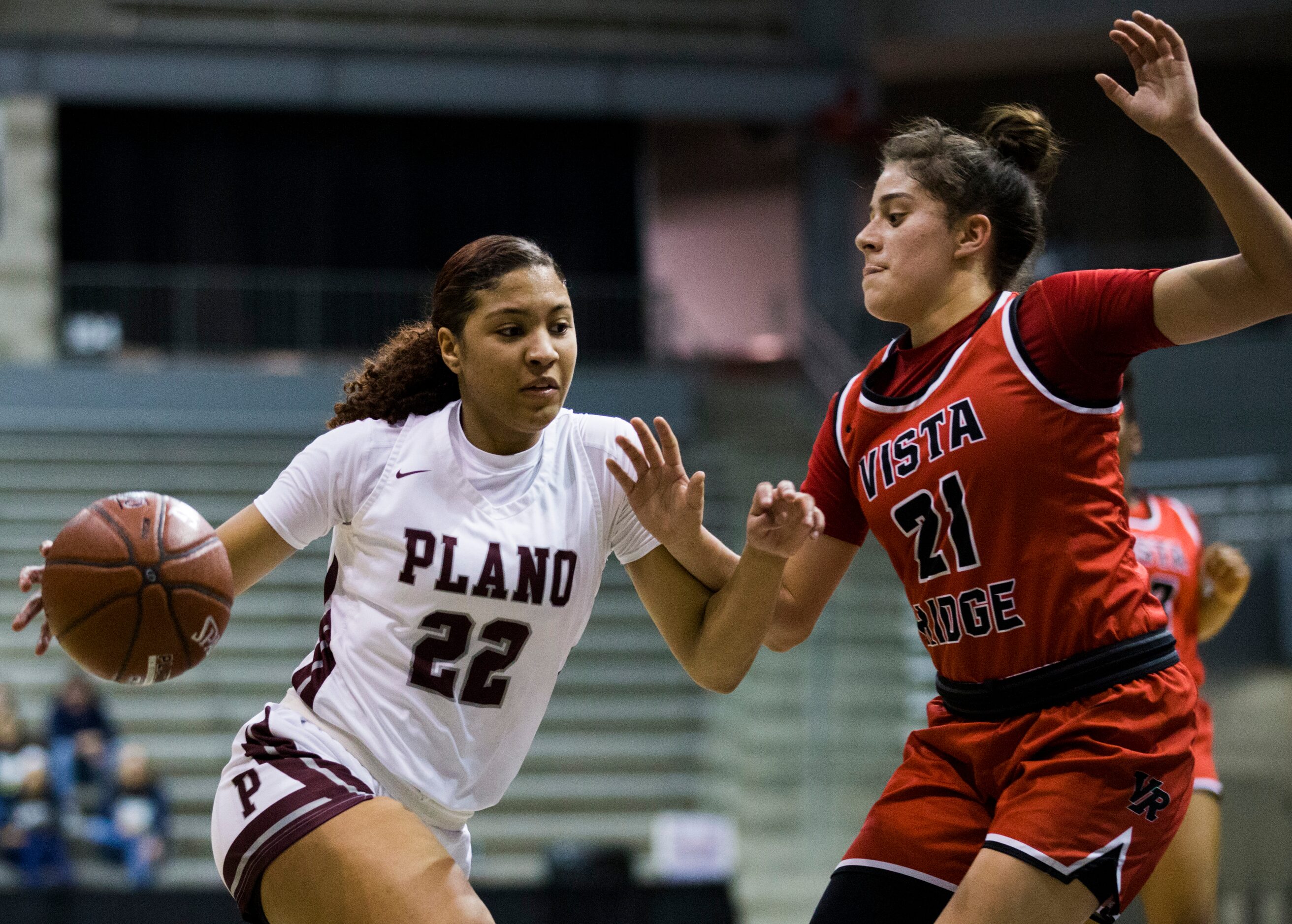 Plano guard Mikayla Eddins (22) gets around Cedar Park Vista Ridge guard Victoria Baker (21)...