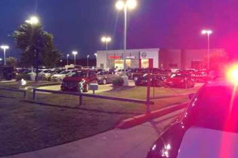 Tres hombres resultaron muertos tras un tiroteo en una concesionaria Nissan en Greenville....