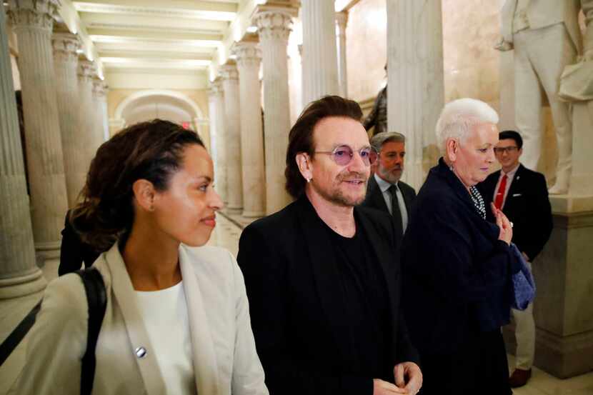 El vocalista de la banda de rock U2, Bono, en el Capitolio, en Washington, el martes 19 de...