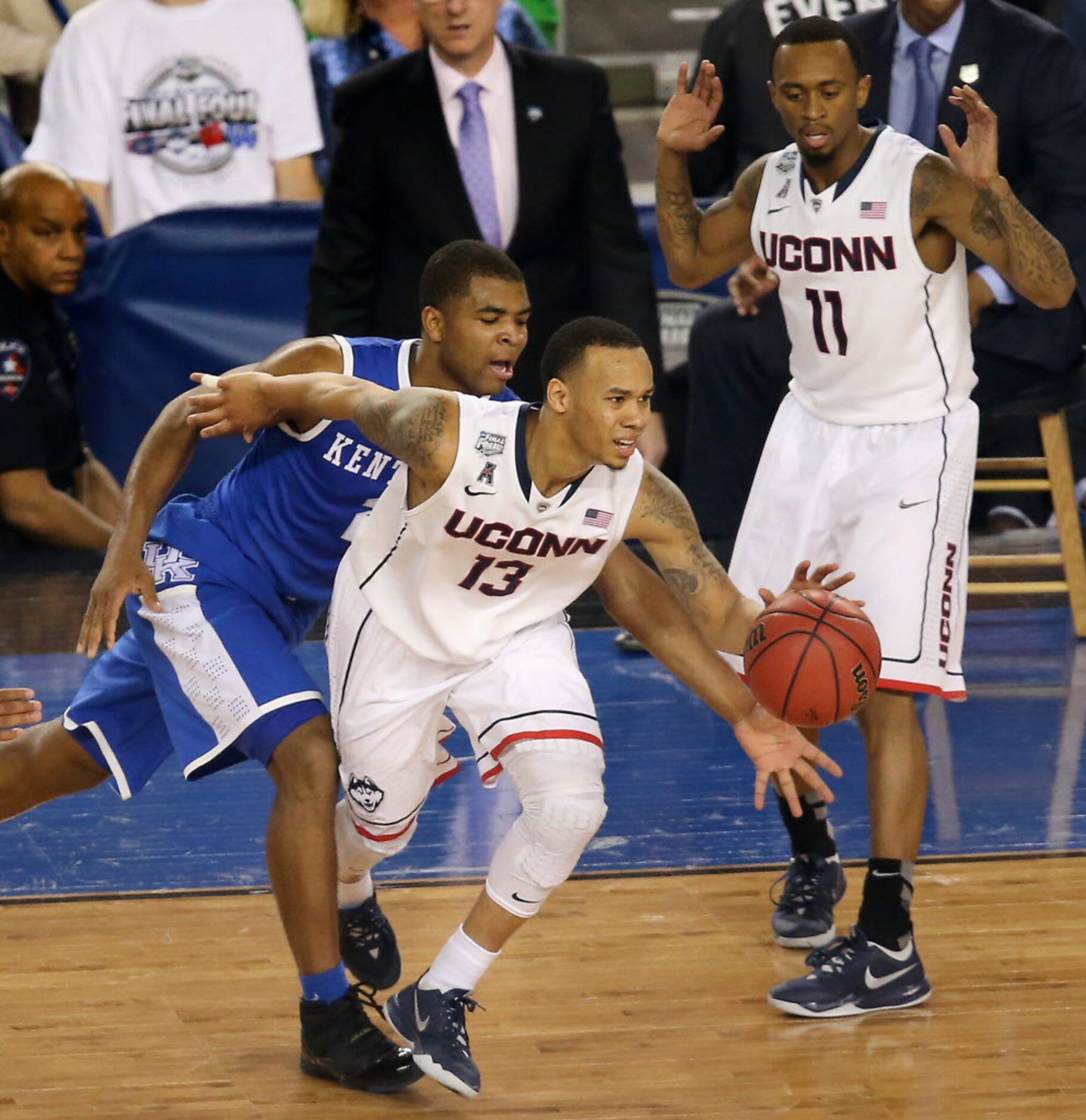 Kentucky Wildcats guard Aaron Harrison (2) tries to make a steal against Connecticut Huskies...