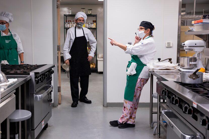 Chef Jodi Duryea (right) speaks to her baking class at the University of North Texas...