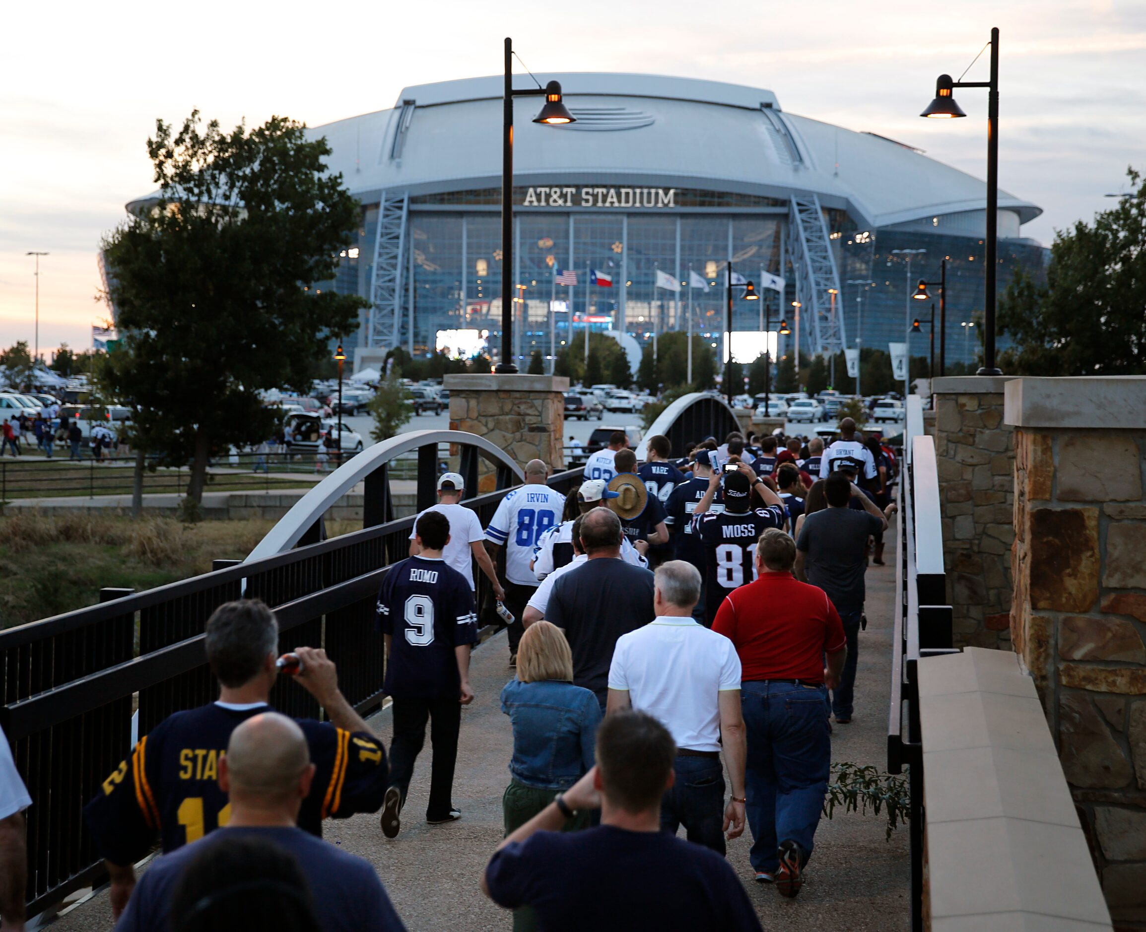 Dallas Cowboys and Washington Redskins make their way to AT&T Stadium, Monday, October 27,...