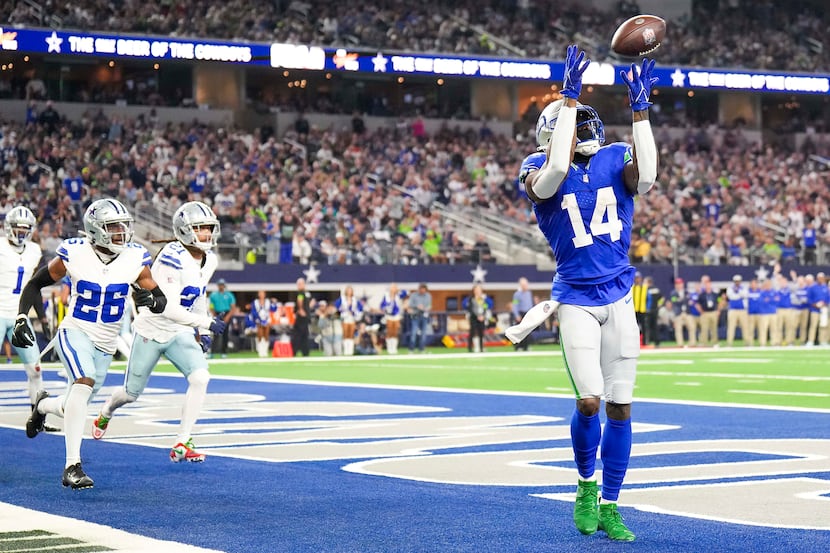 Seattle Seahawks wide receiver DK Metcalf (14) catches a touchdown  pass as Dallas Cowboys...