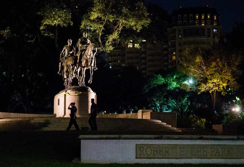 Dallas police officers are having to keep an eye on the Robert E. Lee statue 24 hours a day...