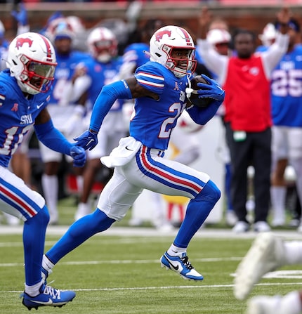 SMU safety Isaiah Nwokobia (23) returns an interception 25 yards for a touchdown against...