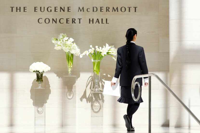 Mourners arrived at the Eugene McDermott Concert Hall at the Morton H. Meyerson Symphony...