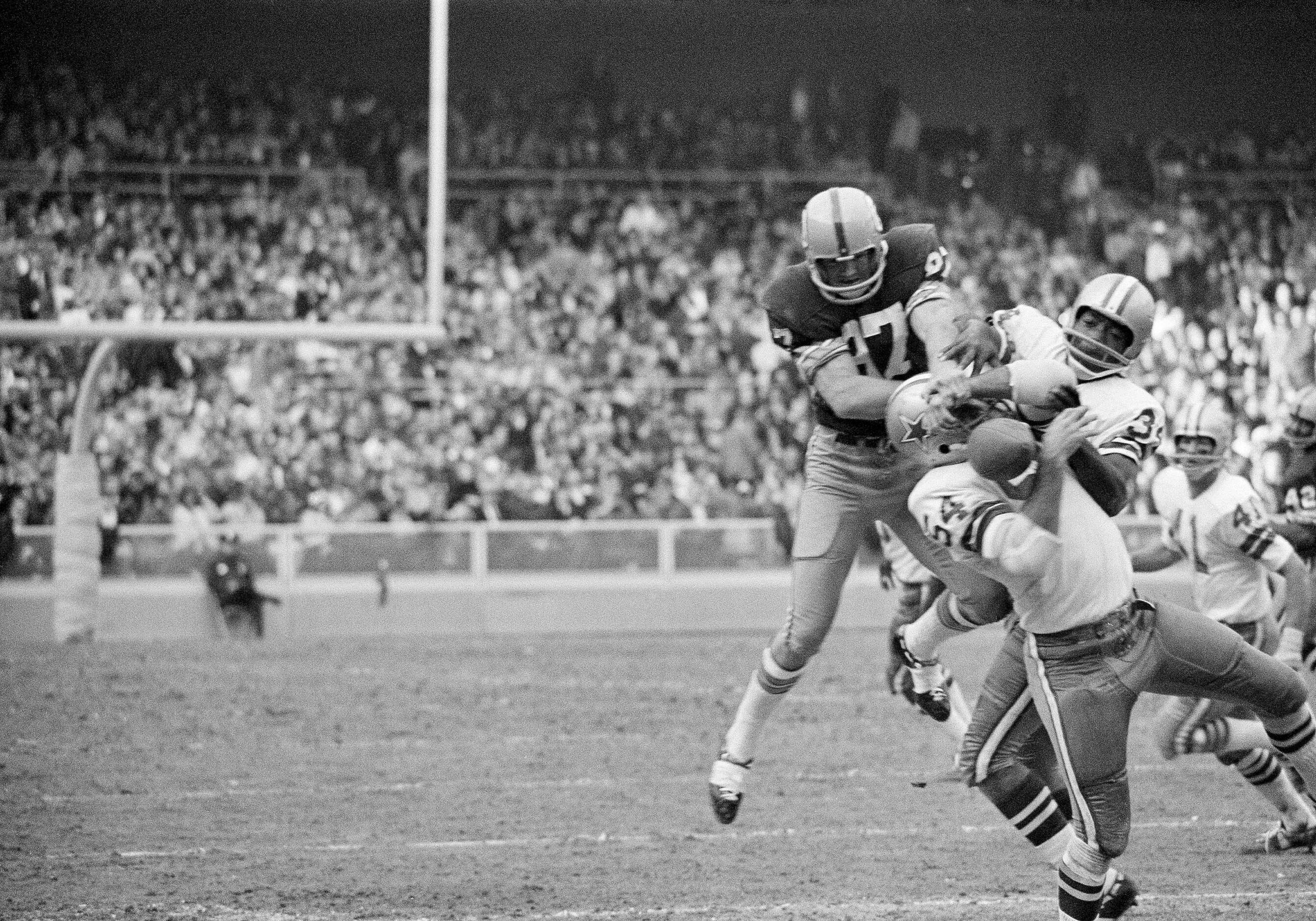 Linebacker Chuck Howley, 54, of the Dallas Cowboys, almost intercepts a second quarter pass...